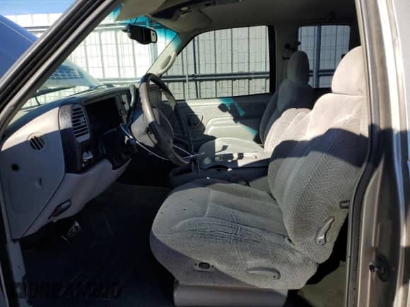 1998 GMC Sierra 1500 z VIN 1GTEC19MXWE559415, wystawiony jako Copart lot #79894184 z przebiegiem 114 711 mil mil oraz Szkoda całkowita • Salvage title. Historia ofert i sprzedaży dostępna na DreamBid. Obrazek 7.