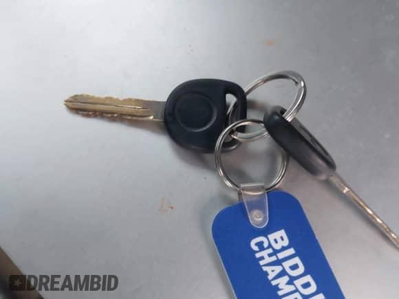 2001 Chevrolet S-10 LS with VIN 1GCDT13W81K222001, listed as a IAAI auction lot 41255006 with 187,012 mi miles and . Bid and sale history available at DreamBid. Image 11.