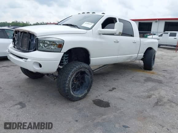 2006 Dodge 3500 Laramie with VIN 3D7LX39C56G241389, listed as a IAAI auction lot 42400957 with 265,181 mi miles and . Bid and sale history available at DreamBid. Image 17.