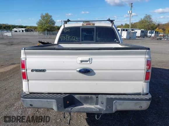 2011 Ford F-150 XLT z VIN 1FTFW1ET2BFA69936, wystawiony jako IAAI lot #43495123 z przebiegiem 244 899 mil mil oraz . Historia ofert i sprzedaży dostępna na DreamBid. Obrazek 16.