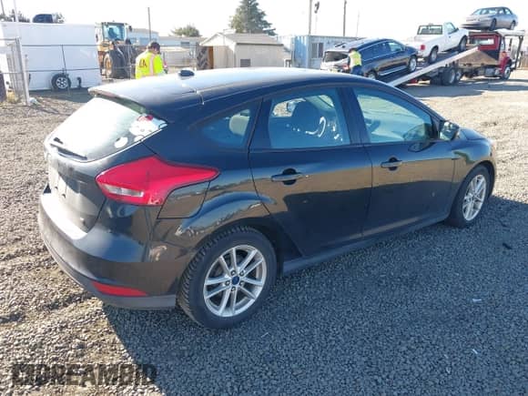 2015 Ford Focus SE z VIN 1FADP3K27FL307174, wystawiony jako IAAI lot #43348790 z przebiegiem 147 075 mil mil oraz . Historia ofert i sprzedaży dostępna na DreamBid. Obrazek 4.