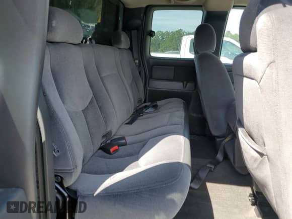 2005 GMC Sierra 1500 SLE с VIN 2GTEC19V451301268, выставлен на аукционе Copart как лот 71981955 с пробегом 141 998 миль миль и Списание • Salvage title. История ставок и продаж доступна на DreamBid. Изображение 10.