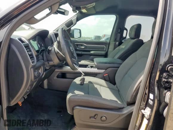 2023 Ram 1500 Big Horn z VIN 1C6RREBG5PN604331, wystawiony jako Copart lot #63481885 z przebiegiem 29 121 mil mil oraz Szkoda całkowita • Salvage title. Historia ofert i sprzedaży dostępna na DreamBid. Obrazek 7.