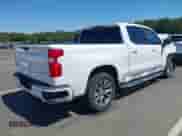 2021 Chevrolet Silverado 1500 RST z VIN 1GCUYEED6MZ158637, wystawiony jako IAAI lot #43168237 z przebiegiem 70 283 mil mil oraz . Historia ofert i sprzedaży dostępna na DreamBid. Obrazek 4.