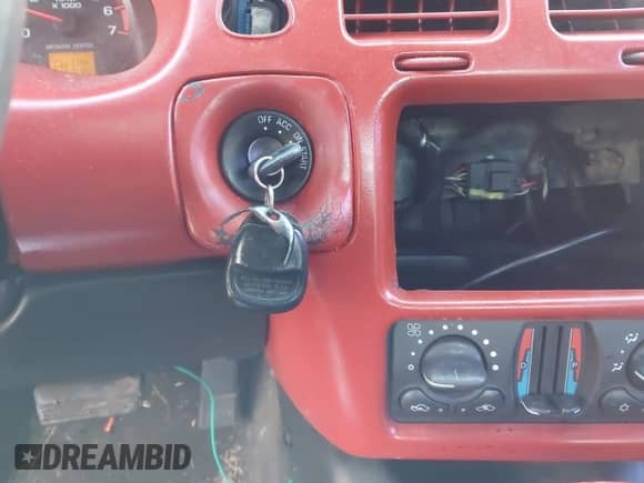 2005 Chevrolet Monte Carlo LT with VIN 2G1WX12K659312971, listed as a IAAI auction lot 41732142 with 173,562 mi miles and . Bid and sale history available at DreamBid. Image 11.