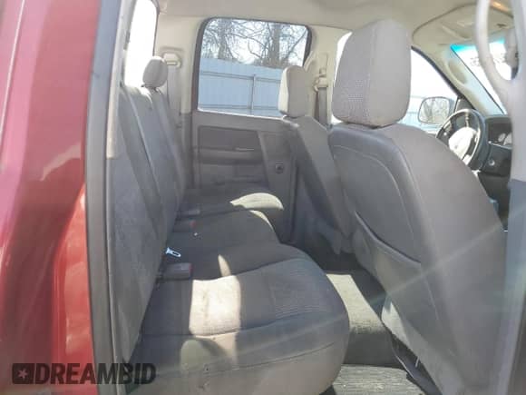 2006 Dodge 2500 SLT z VIN 3D7KS28D16G138467, wystawiony jako Copart lot #49272965 z przebiegiem 259 025 mil mil oraz Czysty tytuł • Clean title. Historia ofert i sprzedaży dostępna na DreamBid. Obrazek 10.