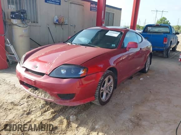 2005 Hyundai Tiburon GS с VIN KMHHM65DX5U168472, выставлен на аукционе IAAI как лот 42446884 с пробегом 138 376 миль миль и . История ставок и продаж доступна на DreamBid. Изображение 2.