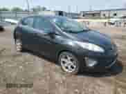 2011 Ford Fiesta SES z VIN 3FADP4FJXBM166844, wystawiony jako Copart lot #58949035 z przebiegiem 158 924 mil mil oraz Czysty tytuł • Clean title. Historia ofert i sprzedaży dostępna na DreamBid. Obrazek 4.