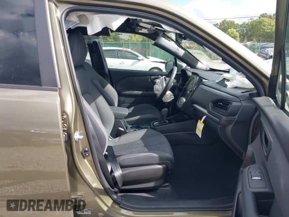 2025 Subaru Forester Premium z VIN JF2SLDBCXSH547118, wystawiony jako IAAI lot #43088245 z przebiegiem 1 219 mil mil oraz . Historia ofert i sprzedaży dostępna na DreamBid. Obrazek 5.