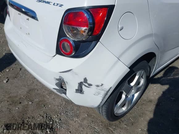 2013 Chevrolet Sonic LTZ с VIN 1G1JE6SH0D4169650, выставлен на аукционе IAAI как лот 41441762 с пробегом 170 931 миль миль и . История ставок и продаж доступна на DreamBid. Изображение 17.