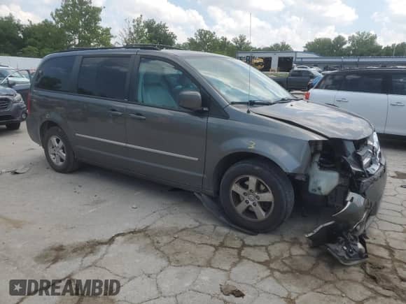 2010 Dodge Grand Caravan SXT z VIN 2D4RN5DX5AR239146, wystawiony jako Copart lot #66166755 z przebiegiem 190 078 mil mil oraz Szkoda całkowita • Salvage title. Historia ofert i sprzedaży dostępna na DreamBid. Obrazek 4.