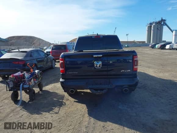 2020 Ram 1500 Limited z VIN 1C6SRFHT0LN146123, wystawiony jako IAAI lot #41407810 z przebiegiem 117 206 mil mil oraz . Historia ofert i sprzedaży dostępna na DreamBid. Obrazek 16.