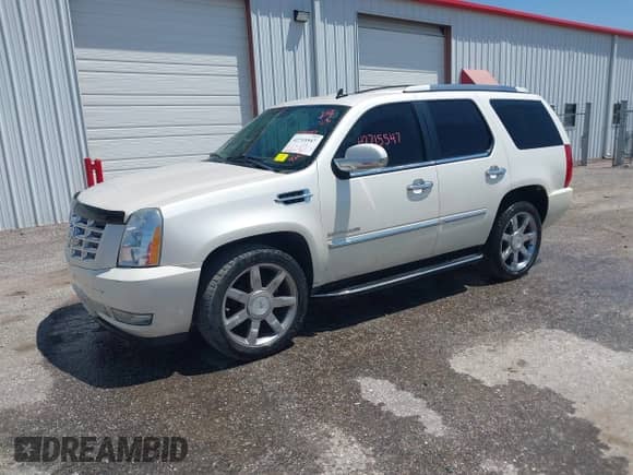 2011 Cadillac Escalade Luxury with VIN 1GYS4BEF5BR260540, listed as a IAAI auction lot 42715547 with 120,657 mi miles and . Bid and sale history available at DreamBid. Image 2.