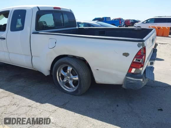 2005 Toyota Tacoma с VIN 5TETX22N55Z125063, выставлен на аукционе IAAI как лот 40357954 с пробегом 289 282 миль миль и . История ставок и продаж доступна на DreamBid. Изображение 6.