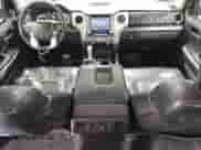 2020 Toyota Tundra Platinum с VIN 5TFAY5F17LX917622, выставлен на аукционе Copart как лот 56607155 с пробегом 75 390 миль миль и Чистый • Clean title. История ставок и продаж доступна на DreamBid. Изображение 8.