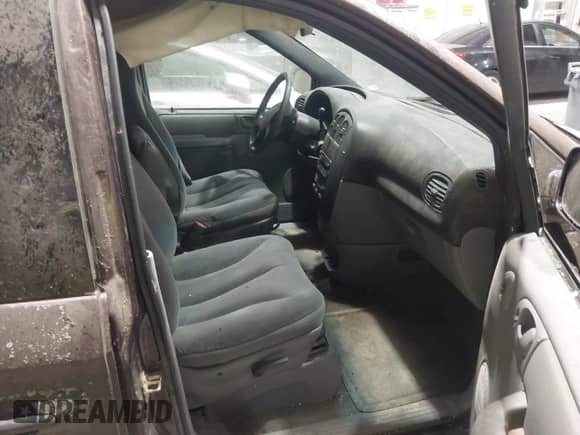 2004 Dodge Caravan SE с VIN 1D4GP24RX4B574326, выставлен на аукционе IAAI как лот 43507359 с пробегом 215 854 миль миль и . История ставок и продаж доступна на DreamBid. Изображение 5.