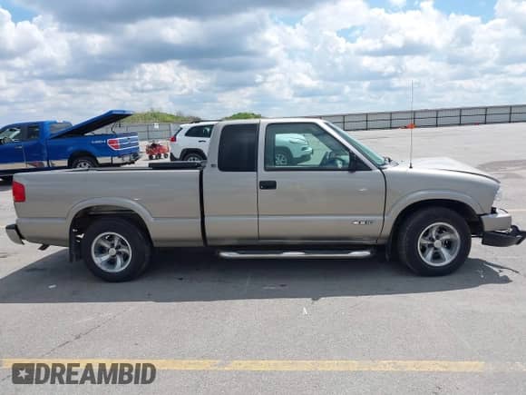 2003 Chevrolet S-10 LS с VIN 1GCCS19X638286374, выставлен на аукционе IAAI как лот 42358497 с пробегом 55 943 миль миль и . История ставок и продаж доступна на DreamBid. Изображение 14.