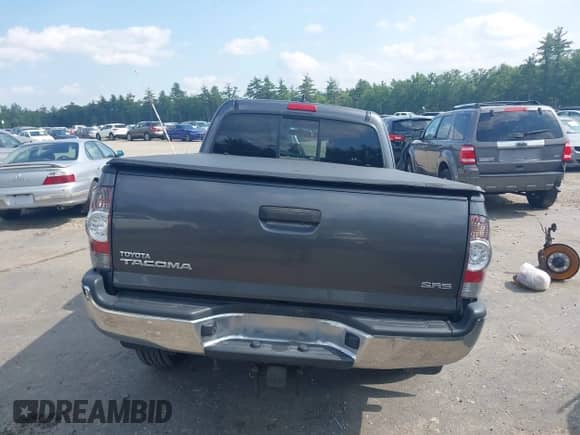 2014 Toyota Tacoma с VIN 5TFUX4ENXEX027195, выставлен на аукционе IAAI как лот 42527036 с пробегом 171 524 миль миль и . История ставок и продаж доступна на DreamBid. Изображение 17.