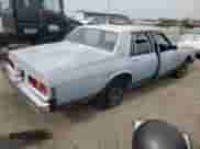 1984 Chevrolet Impala z VIN 2G1AL69H4E9168804, wystawiony jako Copart lot #55232275 z przebiegiem 75 318 mil mil oraz Czysty tytuł • Clean title. Historia ofert i sprzedaży dostępna na DreamBid. Obrazek 3.