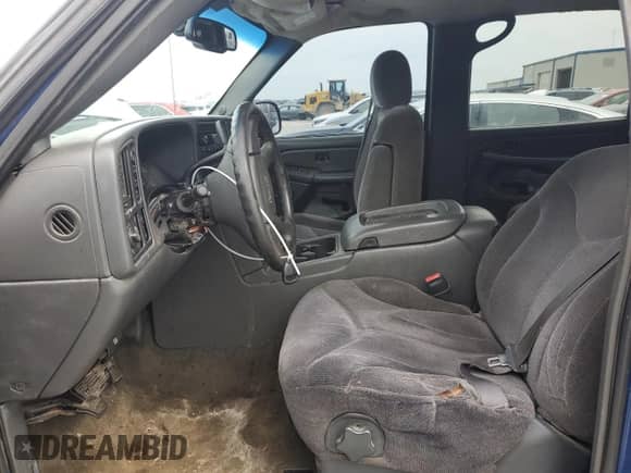 2004 GMC Sierra 1500 SLE z VIN 2GTEK13T941319242, wystawiony jako Copart lot #51701475 z przebiegiem Nie podano mil oraz Czysty tytuł • Clean title. Historia ofert i sprzedaży dostępna na DreamBid. Obrazek 7.