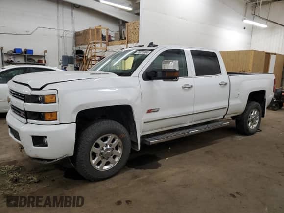 2015 Chevrolet Silverado 3500HD LTZ с VIN 1GC4K0E80FF599384, выставлен на аукционе Copart как лот 76975984 с пробегом 73 351 миль миль и Списание • Salvage title. История ставок и продаж доступна на DreamBid. Изображение 1.