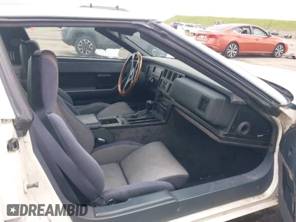 1984 Chevrolet Corvette с VIN 1G1AY0785E5100087, выставлен на аукционе IAAI как лот 41925649 с пробегом 50 018 миль миль и . История ставок и продаж доступна на DreamBid. Изображение 5.