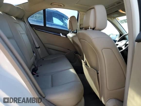 2012 Mercedes-Benz C 250 Sport z VIN WDDGF4HB3CF926068, wystawiony jako Copart lot #90073815 z przebiegiem 142 067 mil mil oraz Czysty tytuł • Clean title. Historia ofert i sprzedaży dostępna na DreamBid. Obrazek 10.