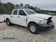 2018 Ram 1500 Tradesman z VIN 1C6RR6KG0JS275343, wystawiony jako Copart lot #46490895 z przebiegiem 103 539 mil mil oraz Szkoda całkowita • Salvage title. Historia ofert i sprzedaży dostępna na DreamBid. Obrazek 4.