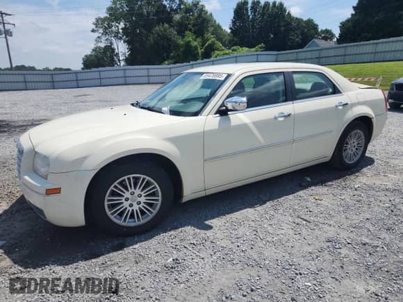 2010 Chrysler 300 Touring с VIN 2C3CA5CV8AH160837, выставлен на аукционе Copart как лот 69476995 с пробегом 106 835 миль миль и Списание • Salvage title. История ставок и продаж доступна на DreamBid. Изображение 1.