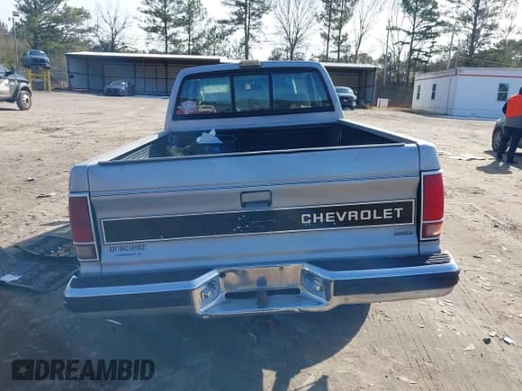1985 Chevrolet S-10 с VIN 1GCCS14B2F2158409, выставлен на аукционе IAAI как лот 41327938 с пробегом 97 029 миль миль и . История ставок и продаж доступна на DreamBid. Изображение 16.