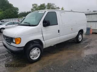 2007 Ford Econoline Cargo Commercial с VIN 1FTNE24WX7DB07027, выставлен на аукционе Copart как лот 57235925 с пробегом 129 955 миль миль и Чистый • Clean title. История ставок и продаж доступна на DreamBid. Изображение 1.