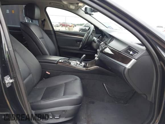 2012 BMW 5 Series 528i с VIN WBAXG5C55CDW92426, выставлен на аукционе IAAI как лот 43264359 с пробегом 174 898 миль миль и . История ставок и продаж доступна на DreamBid. Изображение 5.