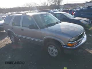 1998 Chevrolet Blazer z VIN 1GNDT13W7WK179219, wystawiony jako IAAI lot #41173648 z przebiegiem 247 164 mil mil oraz . Historia ofert i sprzedaży dostępna na DreamBid. Obrazek 1.