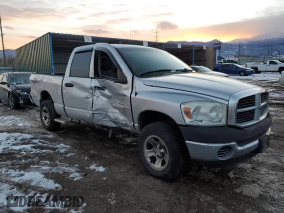 2007 Dodge 1500 ST z VIN 1D7HU18P77J614603, wystawiony jako Copart lot #84555064 z przebiegiem 98 713 mil mil oraz Szkoda całkowita • Salvage title. Historia ofert i sprzedaży dostępna na DreamBid. Obrazek 4.