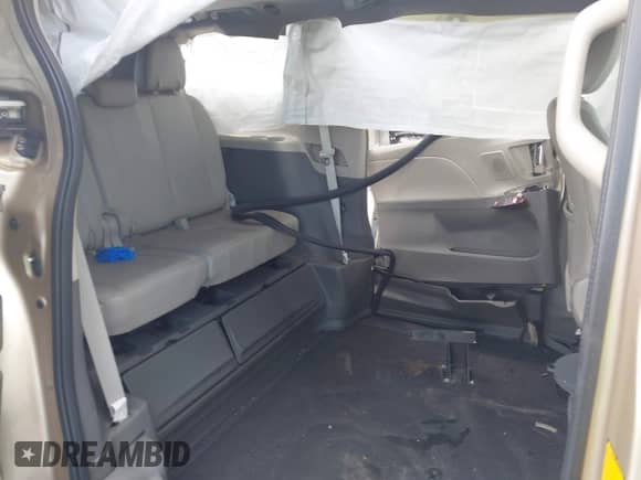 2014 Toyota Sienna XLE с VIN 5TDYK3DC5ES422546, выставлен на аукционе IAAI как лот 43227104 с пробегом 113 164 миль миль и . История ставок и продаж доступна на DreamBid. Изображение 8.