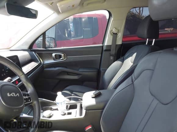 2025 Kia Sorento EX with VIN KNDRHDJG0S5324381, listed as a IAAI auction lot 43230055 with 40,197 mi miles and . Bid and sale history available at DreamBid. Image 18.