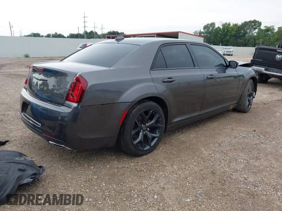 2022 Chrysler 300 S с VIN 2C3CCABG2NH167701, выставлен на аукционе IAAI как лот 43073874 с пробегом 56 838 миль миль и . История ставок и продаж доступна на DreamBid. Изображение 4.