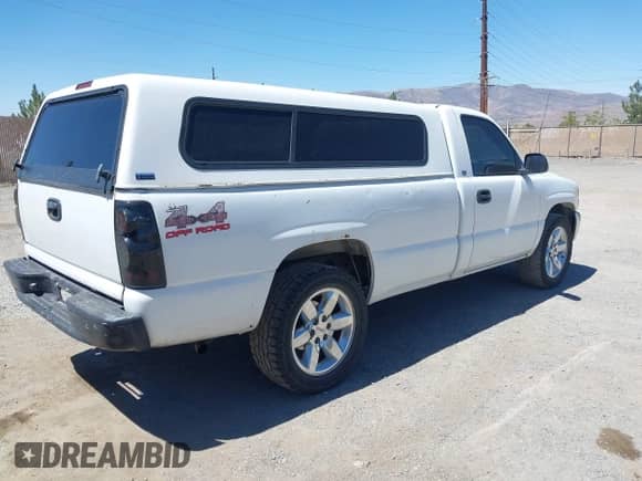 2000 GMC Sierra 1500 z VIN 1GTEK14W9YE137750, wystawiony jako IAAI lot #42626781 z przebiegiem 278 341 mil mil oraz . Historia ofert i sprzedaży dostępna na DreamBid. Obrazek 4.