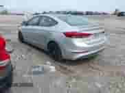 2017 Hyundai Elantra SE z VIN 5NPD74LF0HH150838, wystawiony jako IAAI lot #43274870 z przebiegiem 135 673 mil mil oraz . Historia ofert i sprzedaży dostępna na DreamBid. Obrazek 3.