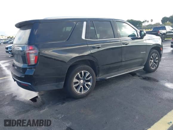 2021 Chevrolet Tahoe LT z VIN 1GNSCNKD2MR443255, wystawiony jako IAAI lot #43364345 z przebiegiem 133 418 mil mil oraz . Historia ofert i sprzedaży dostępna na DreamBid. Obrazek 4.