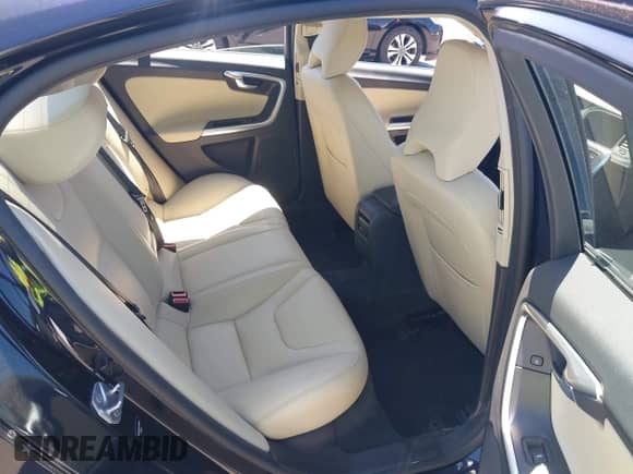 2016 Volvo S60 T5 Premier с VIN YV1612TK2G2415958, выставлен на аукционе IAAI как лот 42740502 с пробегом 72 590 миль миль и . История ставок и продаж доступна на DreamBid. Изображение 8.