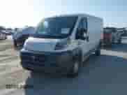 2018 Ram ProMaster Cargo z VIN 3C6TRVAG5JE105080, wystawiony jako IAAI lot #42824369 z przebiegiem 243 655 mil mil oraz . Historia ofert i sprzedaży dostępna na DreamBid. Obrazek 17.