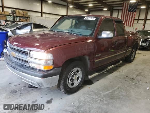 2002 Chevrolet Silverado 1500 LS with VIN 2GCEC19V121139126, listed as a Copart auction lot 89691745 with 299,579 mi miles and Salvage title. Bid and sale history available at DreamBid. Image 1.