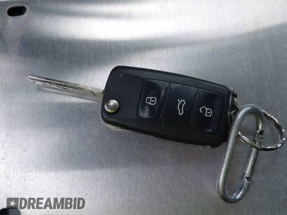 2013 Volkswagen Tiguan SE z VIN WVGAV3AX9DW613283, wystawiony jako IAAI lot #41954359 z przebiegiem 147 525 mil mil oraz . Historia ofert i sprzedaży dostępna na DreamBid. Obrazek 11.