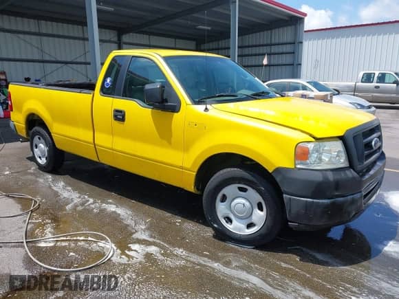 2006 Ford F-150 XL z VIN 1FTRF12W26NB62270, wystawiony jako IAAI lot #42521138 z przebiegiem 128 316 mil mil oraz . Historia ofert i sprzedaży dostępna na DreamBid. Obrazek 1.