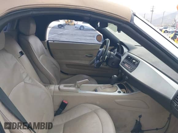 2007 BMW Z4 3.0si с VIN 4USBU53597LX02452, выставлен на аукционе IAAI как лот 41788102 с пробегом 196 971 миль миль и . История ставок и продаж доступна на DreamBid. Изображение 5.