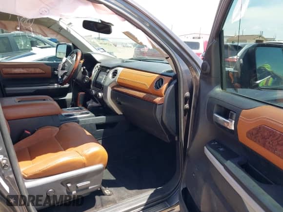 2019 Toyota Tundra SR5 с VIN 5TFAY5F17KX791678, выставлен на аукционе IAAI как лот 42290380 с пробегом 119 671 миль миль и . История ставок и продаж доступна на DreamBid. Изображение 5.