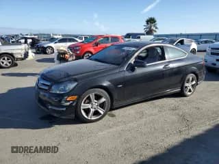 2012 Mercedes-Benz C 250 с VIN WDDGJ4HB0CF747419, выставлен на аукционе Copart как лот 81929845 с пробегом 126 669 миль миль и Чистый • Clean title. История ставок и продаж доступна на DreamBid. Изображение 1.