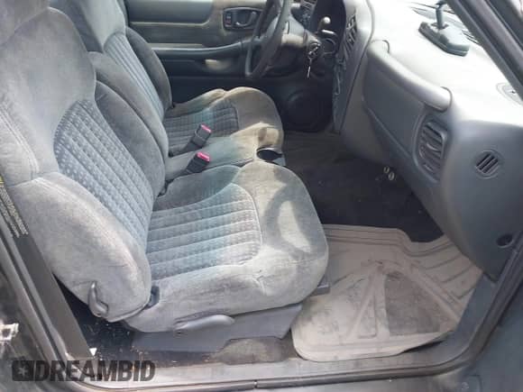 2001 Chevrolet S-10 with VIN 1GCCS14501K176684, listed as a IAAI auction lot 42845426 with 130,747 mi miles and . Bid and sale history available at DreamBid. Image 5.