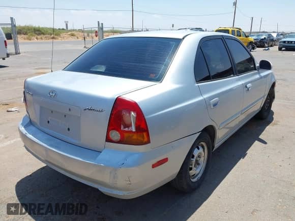 2004 Hyundai Accent GL z VIN KMHCG45C54U499777, wystawiony jako IAAI lot #42355945 z przebiegiem 138 562 mil mil oraz . Historia ofert i sprzedaży dostępna na DreamBid. Obrazek 4.